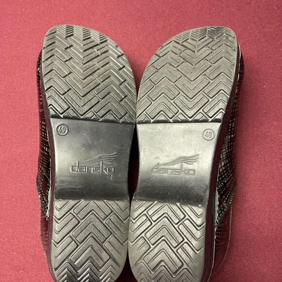 Dansko black and silver patent clogs, size 40, size 9 1/2 - 10 - Picture 12 of 15